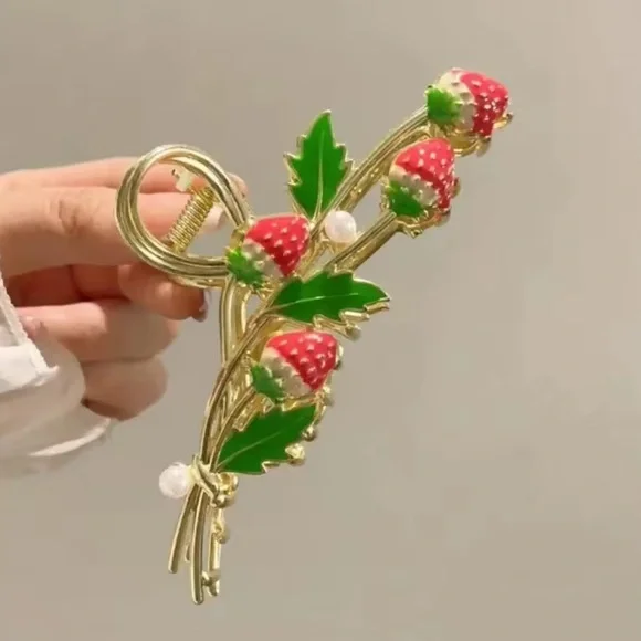 Strawberry Gold Hair Claw
i - Picture 6 of 7